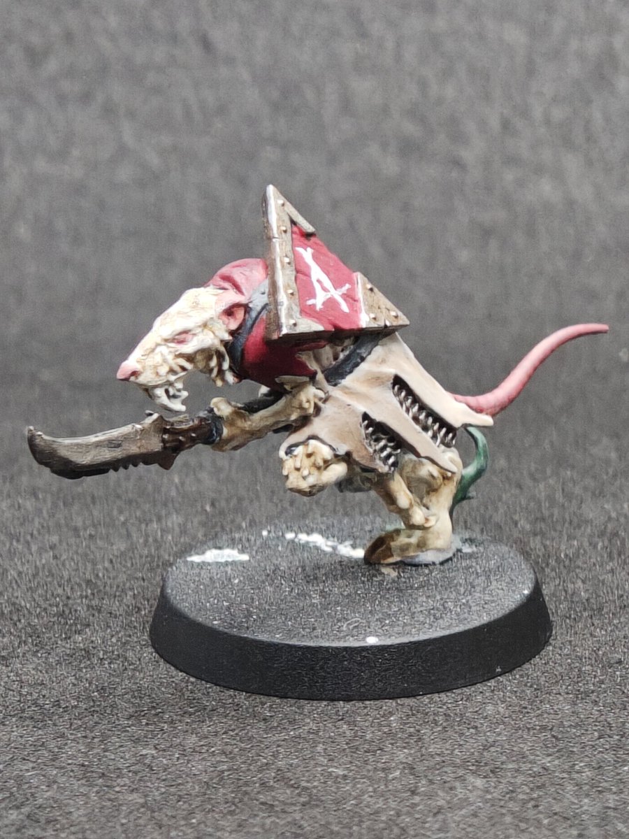 戦鎚馬男 tweet media