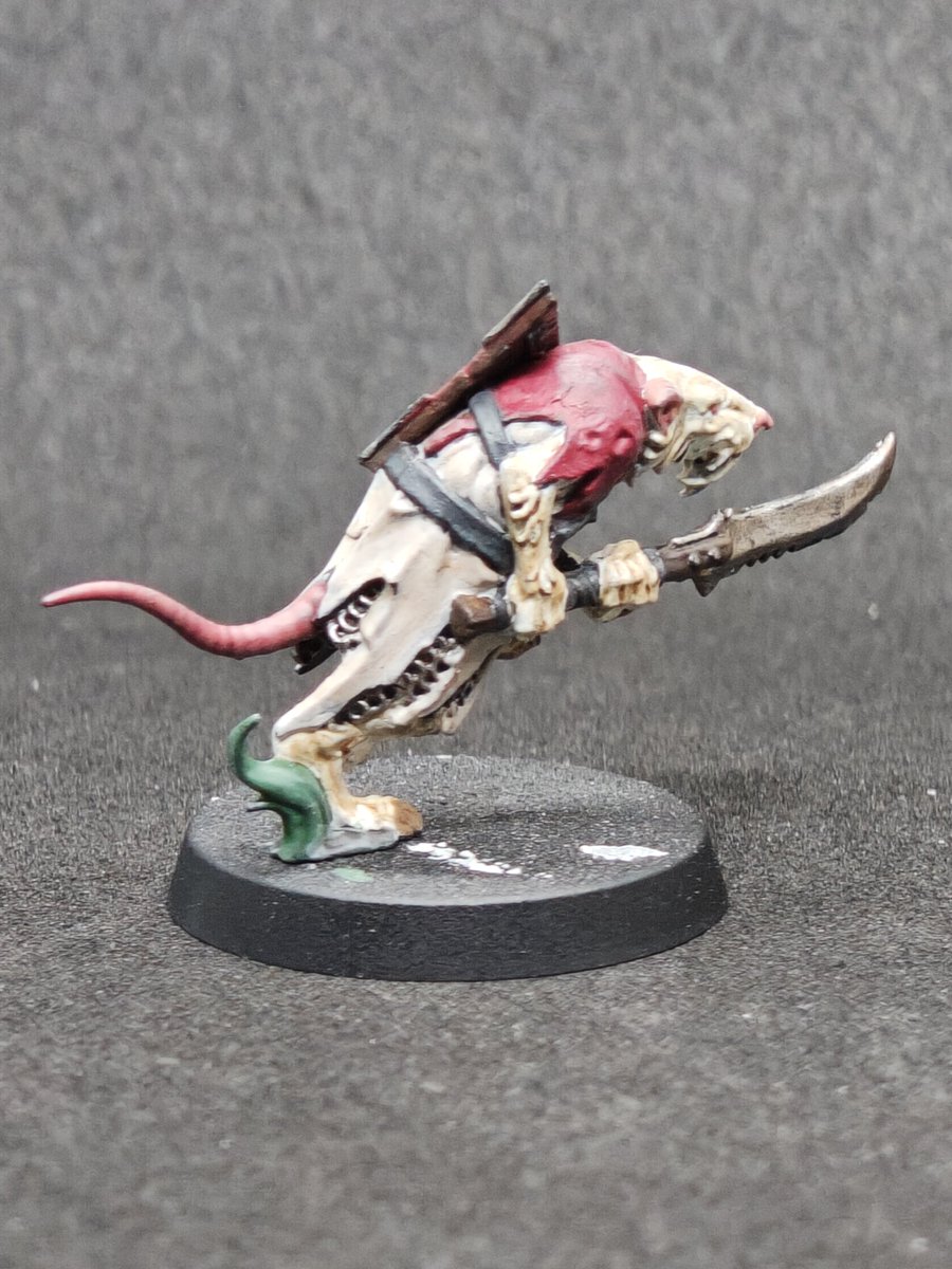 戦鎚馬男 tweet media