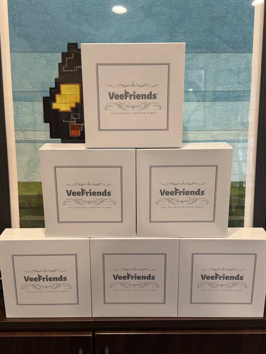 MikeJY1984's tweet image. All of these and more will be opened on August 1st in Chicago at The National

Hope to see so many of the @veefriends #VeeFam there as @ToTheMoon_Cards and I throw the party of the summer

💚🐈‍⬛