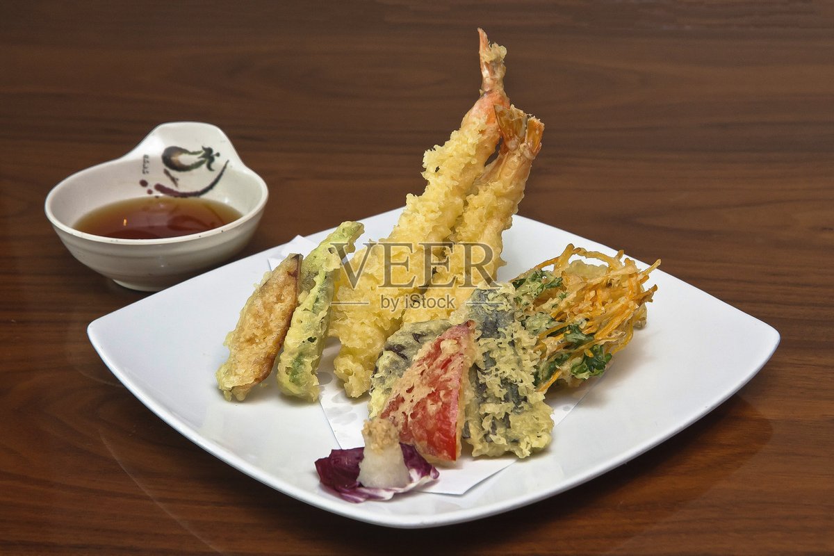 veranicolle's tweet photo. Savor the crispy crunch of Japanese tempura—light, golden, u0026 dipped in tangy tentsuyu. A bite of Tokyo’s street food magic, right on your plate! https://t.co/KuriihVRFi
