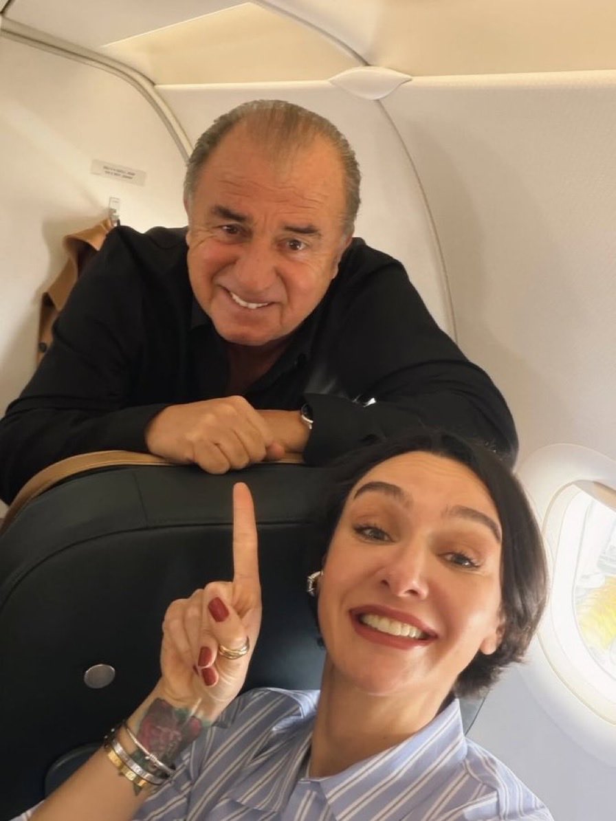 MagazinSimdi's tweet photo. Birce Akalay, Fatih Terim ile birlikte çekildiği bir fotoğrafı paylaştı. https://t.co/bmRKyXvWDd