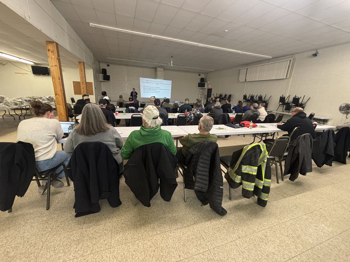 farmingfrank's tweet photo. Great day at the WNESOSCIA seed fair! Great speakers and good turn out! @haysngraze @OPP_NER https://t.co/sl8wze5FPA