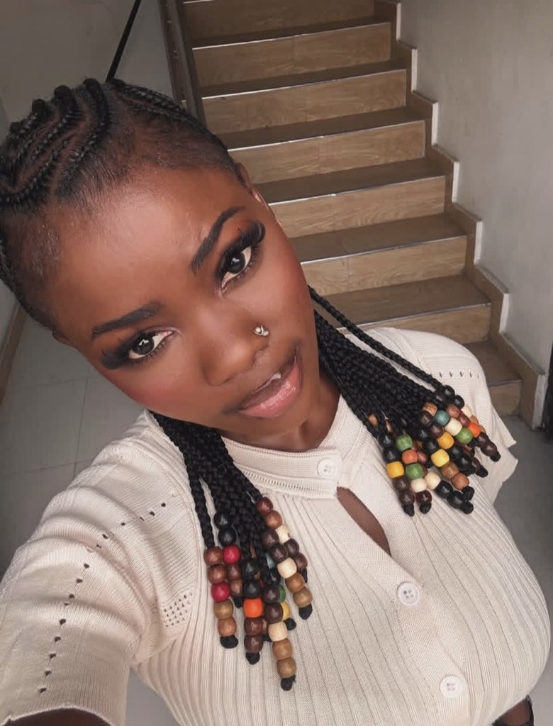 constantine🎀 tweet media