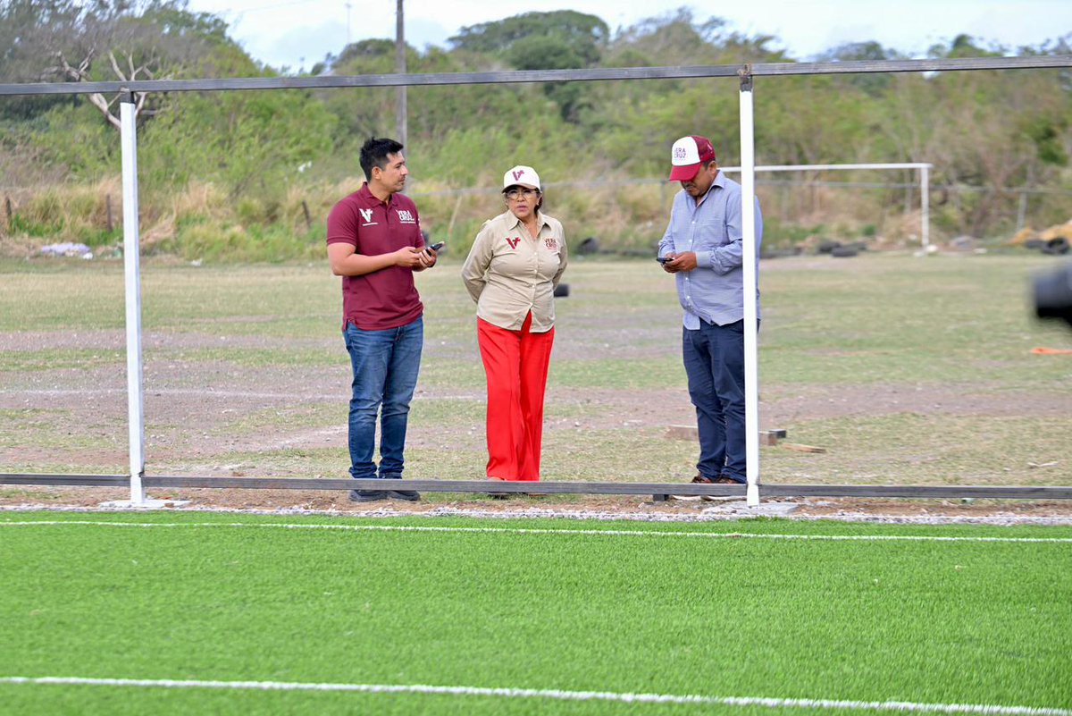 Ventanavermx's tweet image. ⚽️#Supervisa alcaldesa de #Veracruz construcción de #canchas de #futbol en el municipio
Nota: ventanaver.mx/principal/supe…