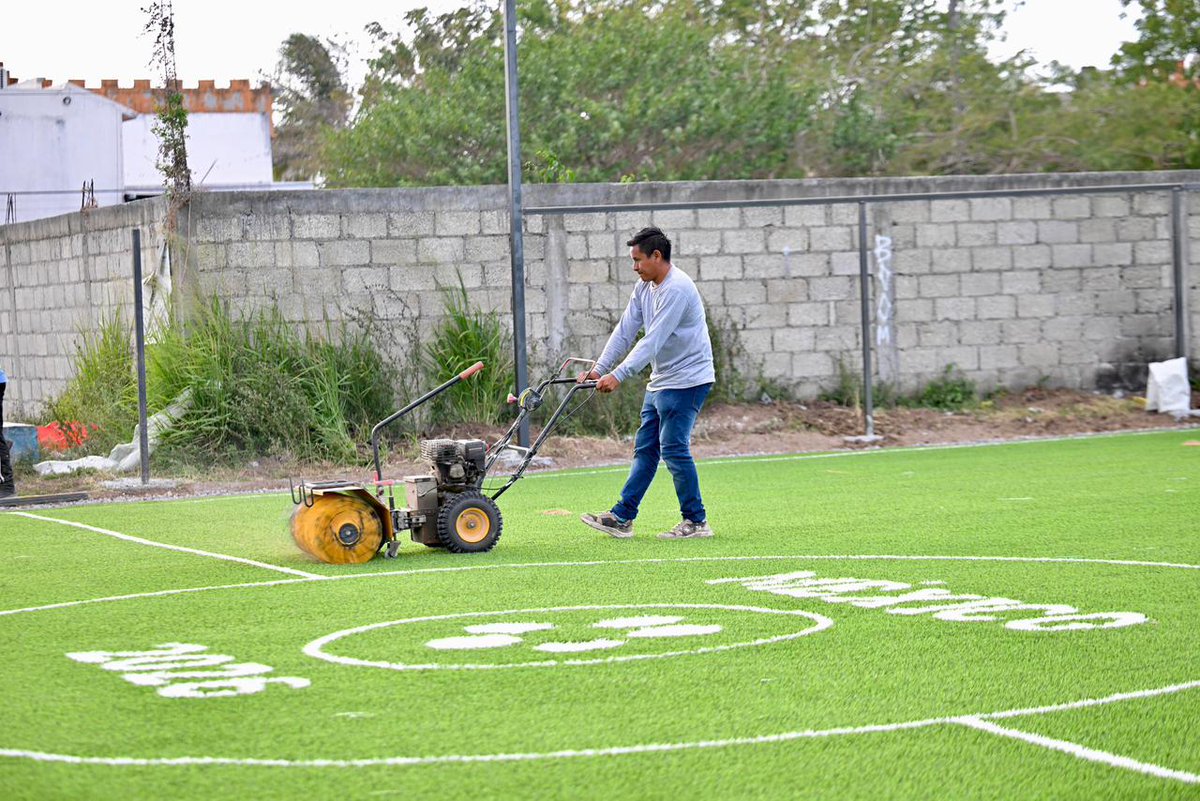 Ventanavermx's tweet image. ⚽️#Supervisa alcaldesa de #Veracruz construcción de #canchas de #futbol en el municipio
Nota: ventanaver.mx/principal/supe…