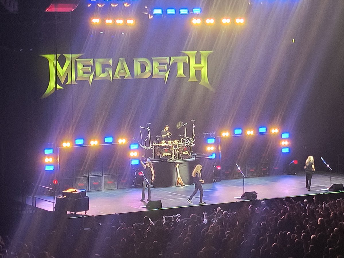facedebarbe's tweet photo. Megadeth - Anthrax - Exodus à Québec le mois dernier #megadeth #exodus #anthrax #centrevideotron https://t.co/3GKIFAsT1V