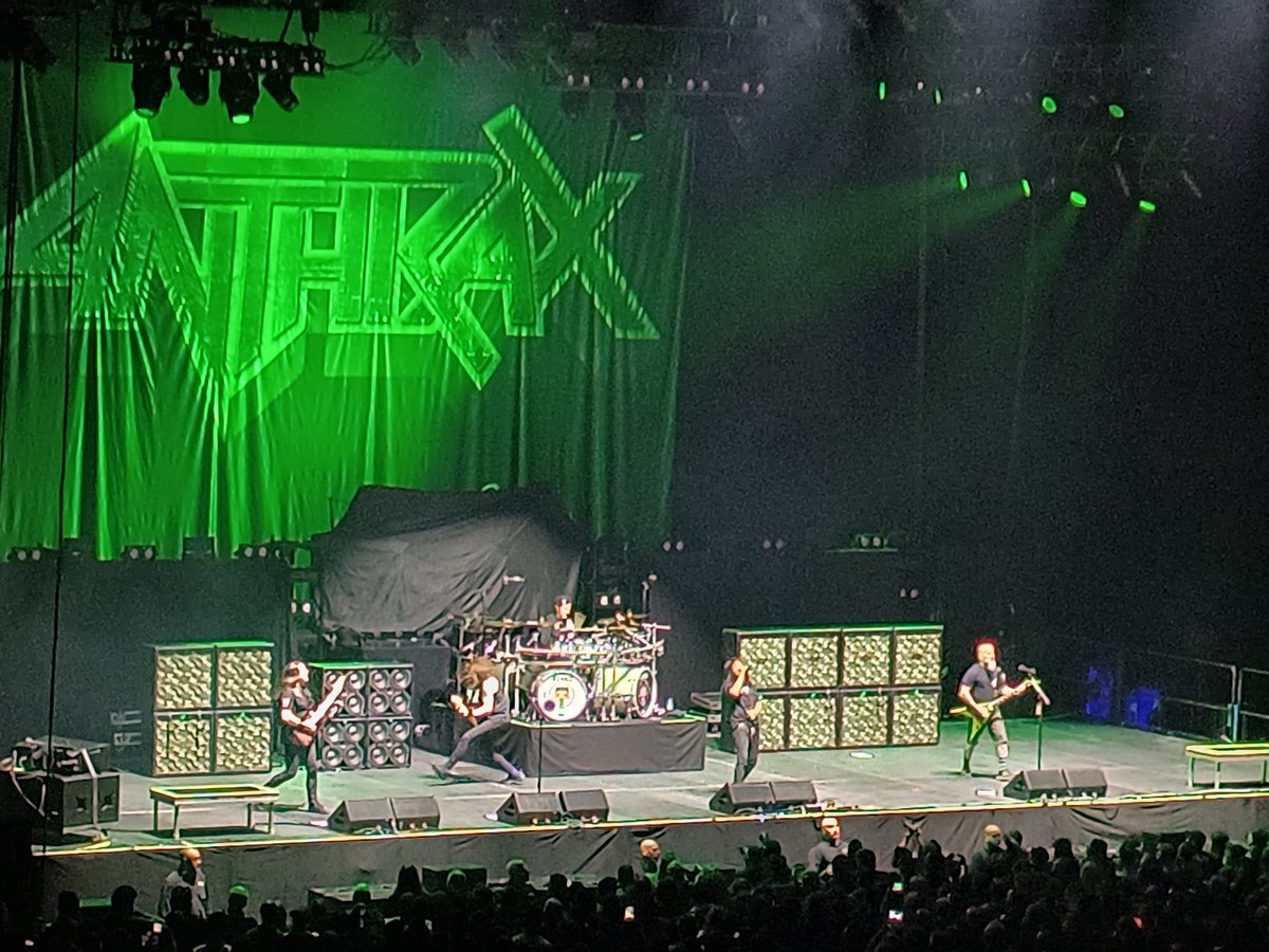 facedebarbe's tweet photo. Megadeth - Anthrax - Exodus à Québec le mois dernier #megadeth #exodus #anthrax #centrevideotron https://t.co/3GKIFAsT1V