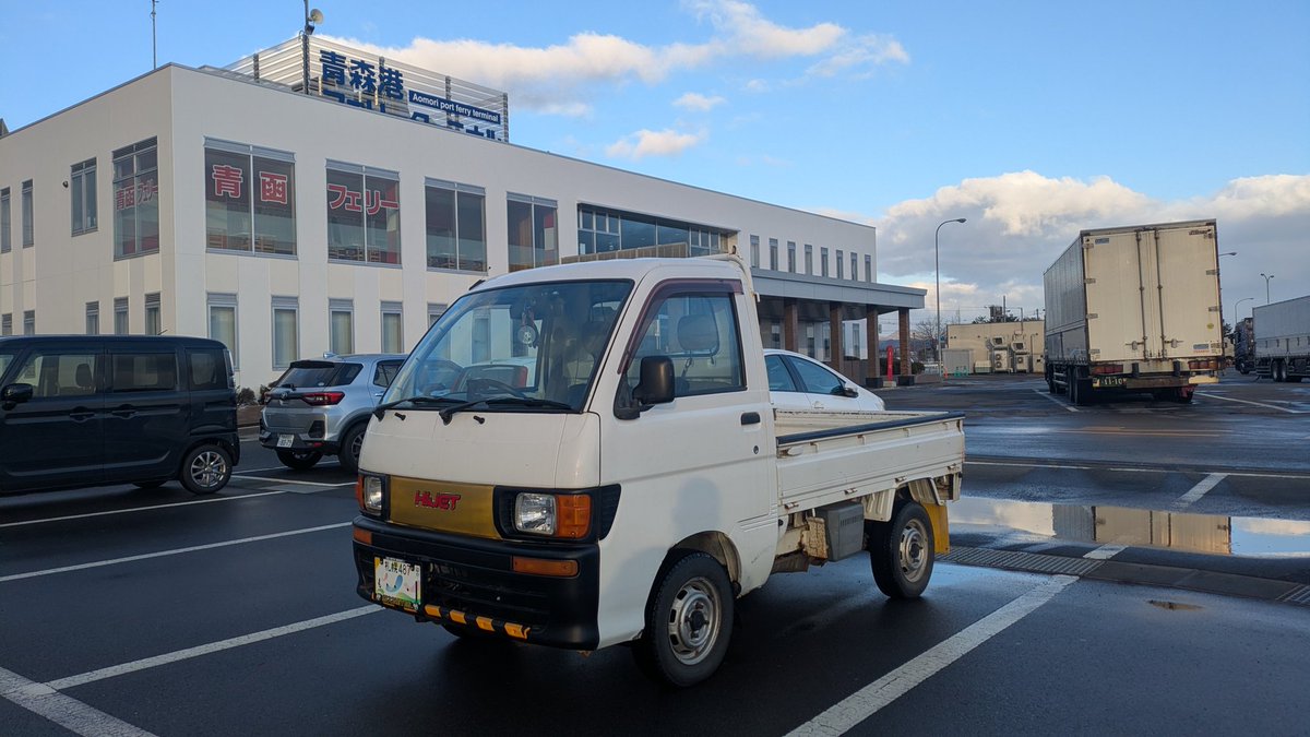 ken55399862's tweet photo. @KT_LINE_EXPRESS 外から失礼します。
レースグレードはミラバンでしょうけど、
ハイゼットもなかなかレーシ
ングカーな気がします。
（・∀・）ﾆﾔﾆﾔ
110系オーナーより https://t.co/QHYD8AjAk7