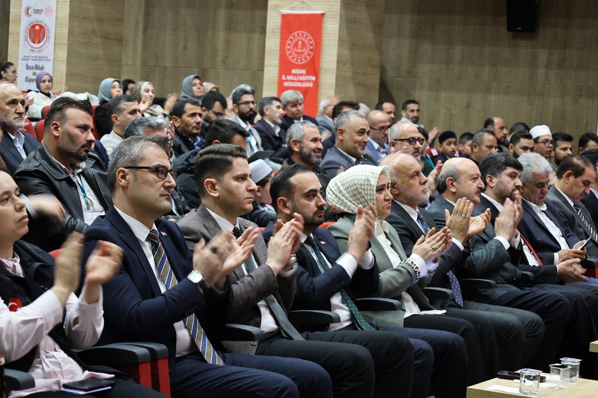 HaciMehmetEren's tweet photo. Genç Bilaller Ezanı Güzel Okuma Yarışması 5. Bölge Finali heyecanına ortak olduk. 

Bu anlamlı yarışmaya katılan, yüreklerimize dokunan tüm gençlerimizi tebrik ediyor; başarılarının devamını diliyorum. 

Ağzınıza, yüreğinize sağlık. https://t.co/2wFVWZZlkj