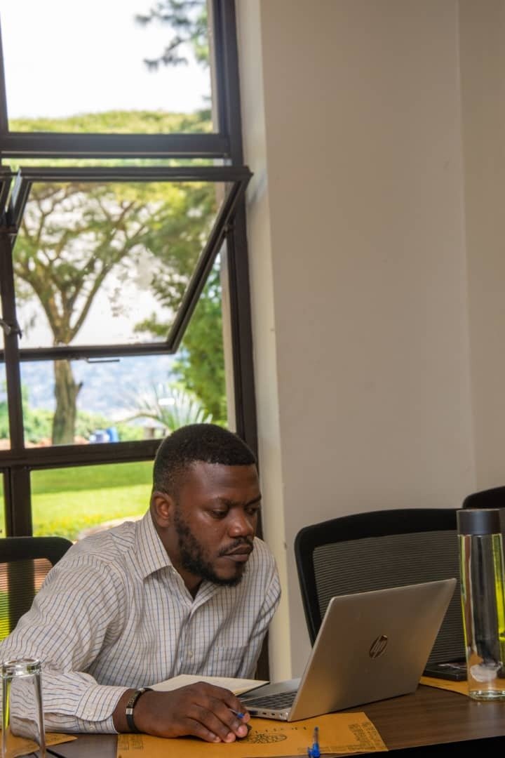 THE ÁĹĹÀŃ ĆÓÚÑŤÝ 🇺🇬 tweet media