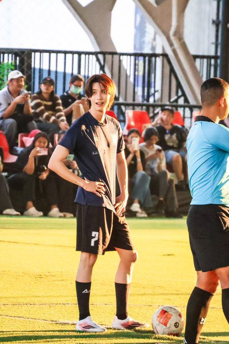 falln^тнυρ’ѕ тσηgυє ѕкιℓℓ^ tweet media