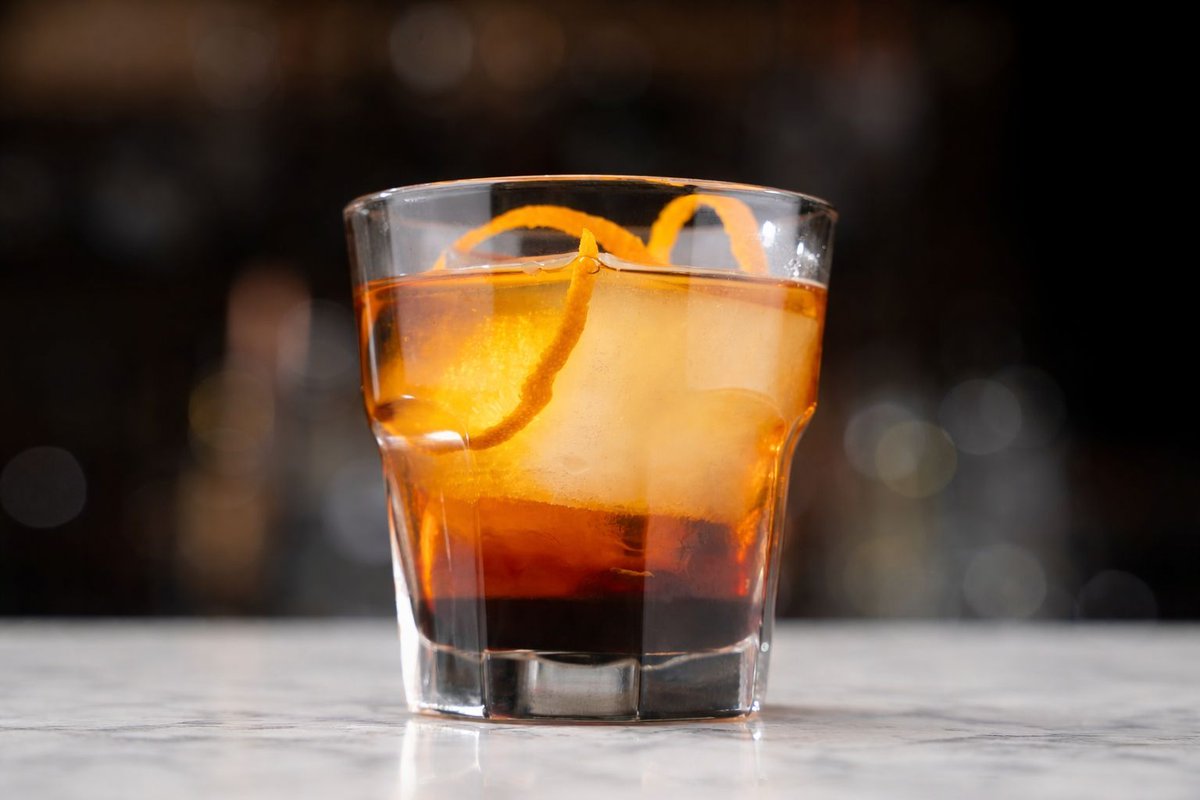 Pier22Dining's tweet image. 🥃 A classic worth savoring.
Our Barrel Aged Old Fashioned features Four Roses bourbon, simple syrup, and orange bitters for a smooth, rich sip from start to finish.

#OldFashioned #CraftCocktails #BradentonEats #BourbonTime #Pier22 #BradentonRiverwalk