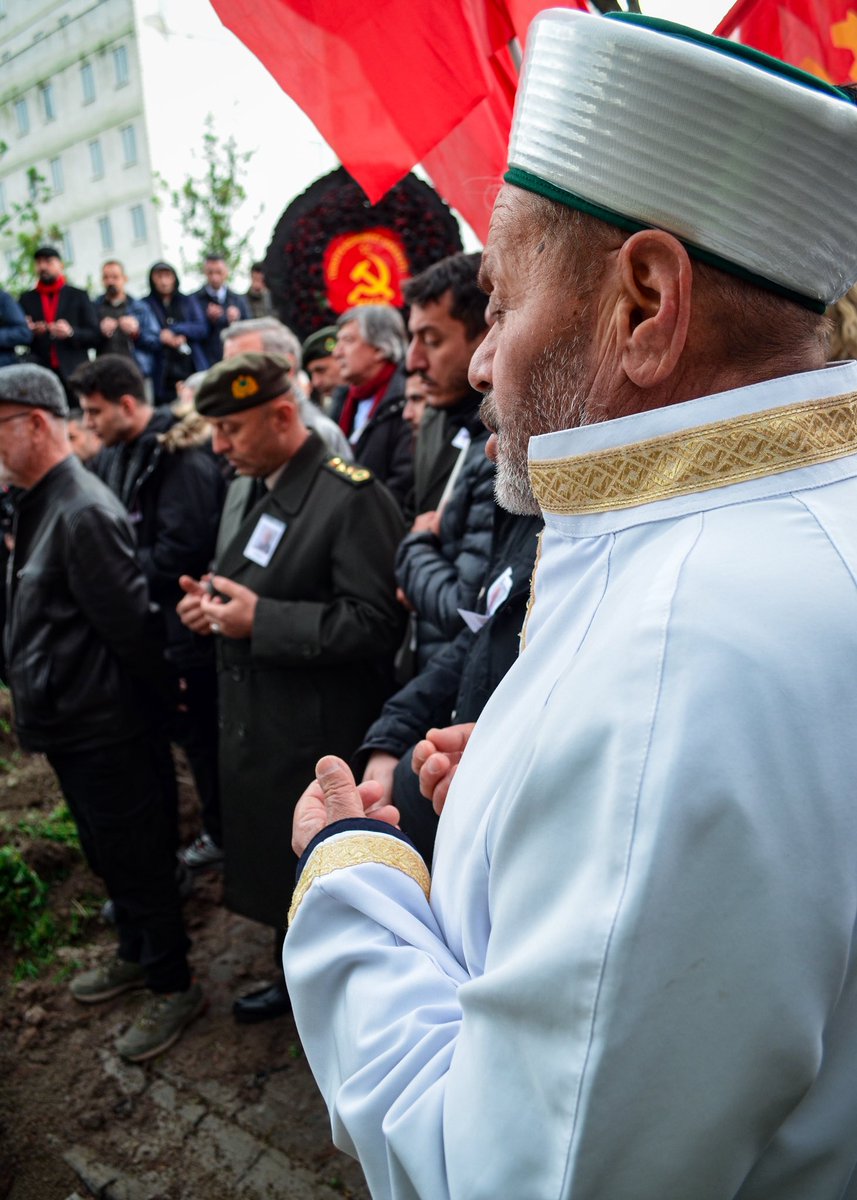 İmam, asker, orak-çekiç

Yalçın Küçük son yolculuğuna uğurlandı. Ankara, Cebeci
