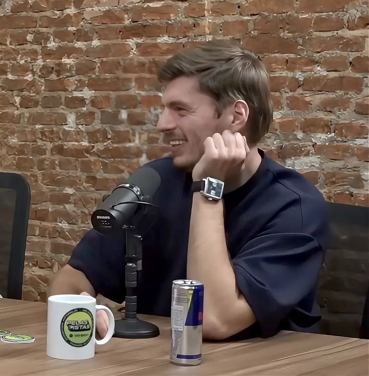 ¹⁶³³ tweet media