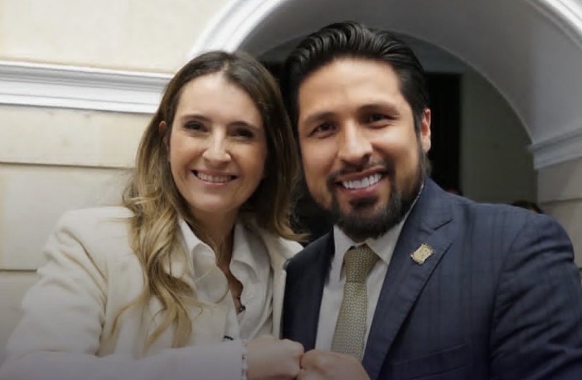 Paloma: "No tengo fotos abrazada con criminales!!! 

Tres doritos ◀️◀️◀️ 
El hijo del Narcotraficante extraditado Horacio Triana quien además es representante por el CD ya está de lleno en la campaña de Paloma.