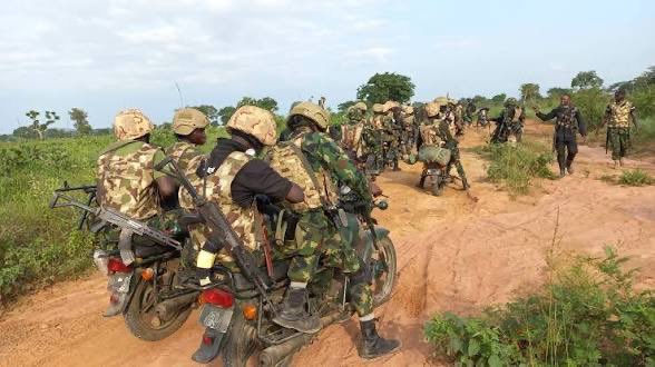 ZagazOlaMakama's tweet image. Troops  foil attack on Maje community, no abduction recorded in Kaduna 

By: Zagazola Makama 

Troops of Operation FANSAN YAMMA have foiled an attempted attack on Maje village in Kachia Local Government Area of Kaduna State, preventing possible abduction and further violence.