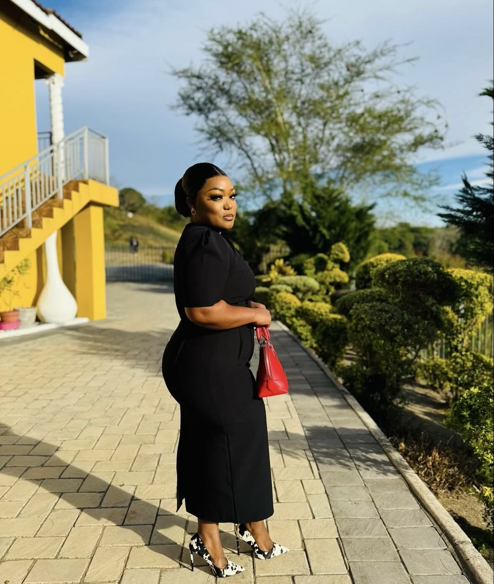 officialtwinny's tweet image. MaCele will stand behind a pulpit to preach and then go home to mock her sister wife who has infertility issues

💔🥲

 #UthandoNesthembu