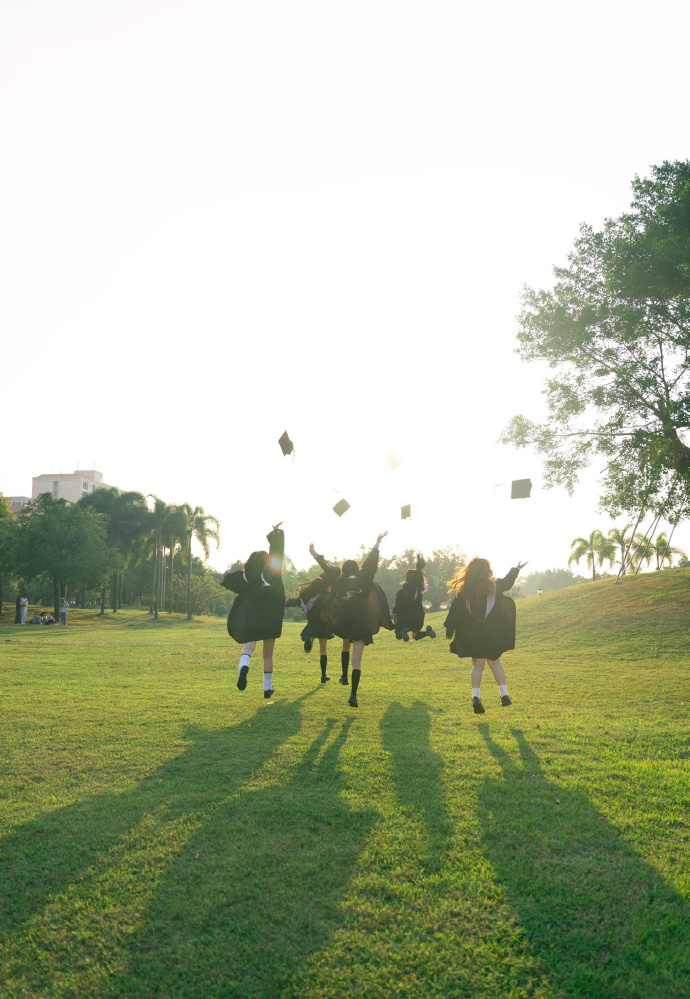 lalbins's tweet photo. "Turning tassels, chasing dreams—class of [Year]’s first chapter ends, next begins. " https://t.co/fjnflIeZnt