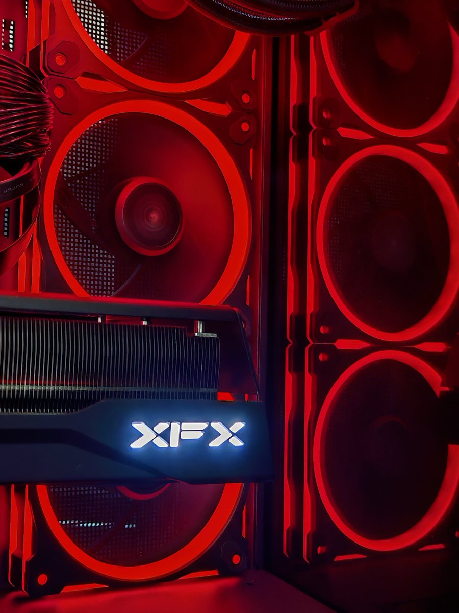 Cozy_PC's tweet image. ماشاءالله، الله يبارك لها خدمة تجميع وتركيب❤️ 

المواصفات :
CPU : R5 9600X 

GPU : RX 9070 

Motherboard : B650 Eagle AX 

RAM : XPG Lancer 16GB 6000MHz CL36 

Storage : WD Blue SN500 1TB 

Cooler : Thermalright Core Vision 360 

PSU : XPG Core Reactor 850W 

Case : ASUS A31