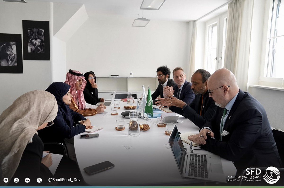 SaudiFund_Dev's tweet image. #Geneva | #SFD Deputy CEO, Eng. Faisal Al-Kahtani, met with the Director-General of @ICRC, Mr. Pierre Krähenbühl, in the presence of @KSAPermanentGVA.
During their meeting, both sides discussed development cooperation to support a number of key sectors in developing countries