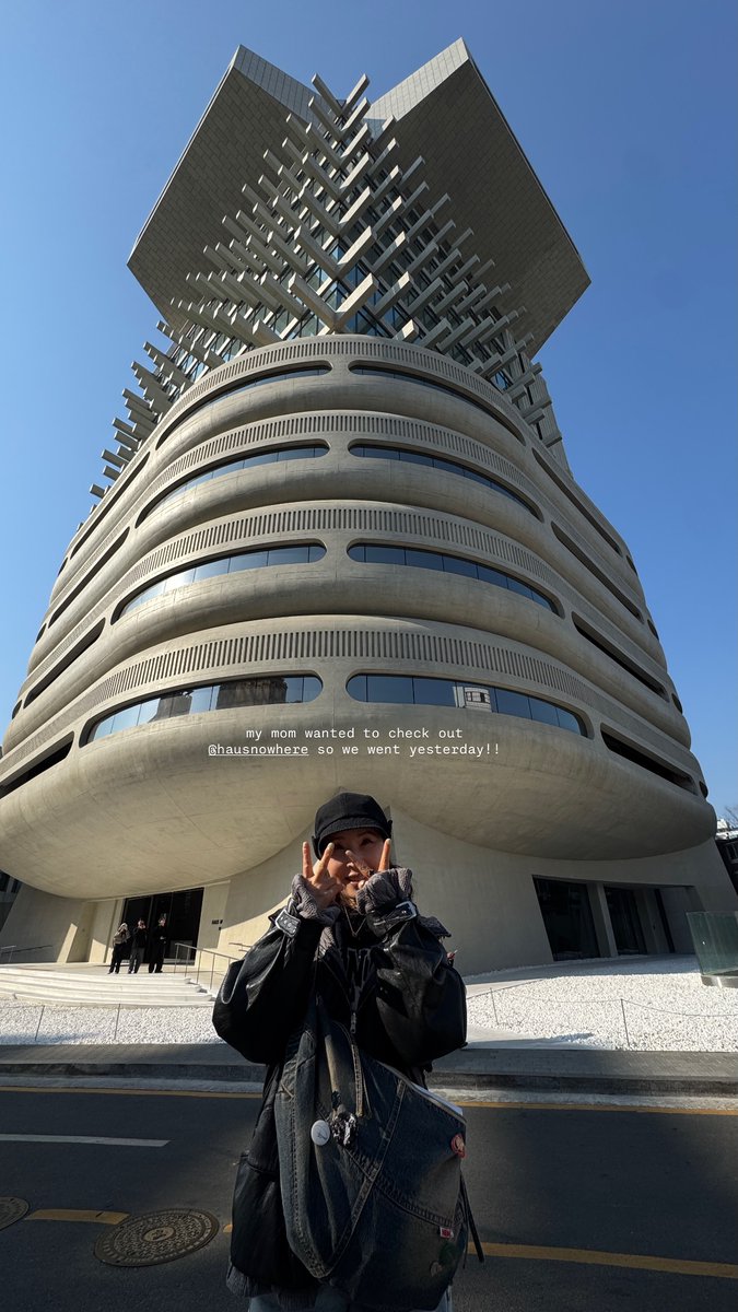 LC SNS&Information tweet media