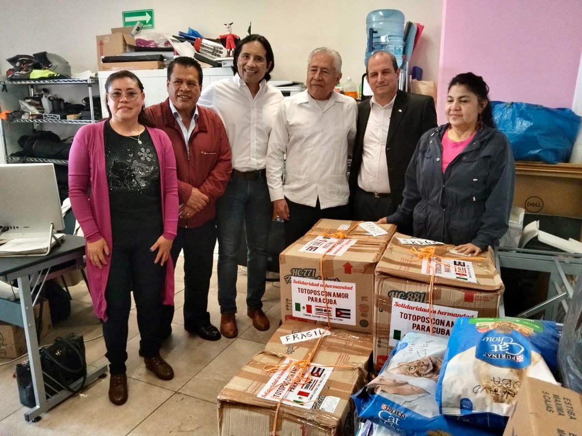 Hoy entregamos 5,000 totopos del Istmo a Cuba 🇲🇽❤️🇨🇺
Un gesto de solidaridad que cruza fronteras y une pueblos.
Gracias a José Ángel Maury de Toro y al Instituto de Cine Comunitario Pohualizcalli por hacerlo posible.
#Solidaridad #Istmo #Cuba #ApoyoMutuo