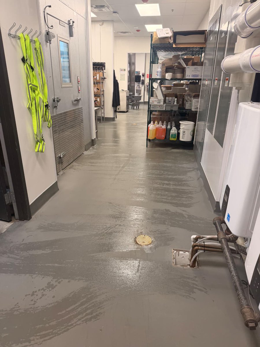 dareyescleaning's tweet image. Keep your restaurant spotless and ready for every customer! ✨🍴
At Dareyes Cleaning LLC, we provide professional restaurant cleaning services to maintain hygiene and impress your guests.Y
📞 401-479-8957
#RestaurantCleaning #CommercialCleaning #CleanKitchen #DareyesCleaning