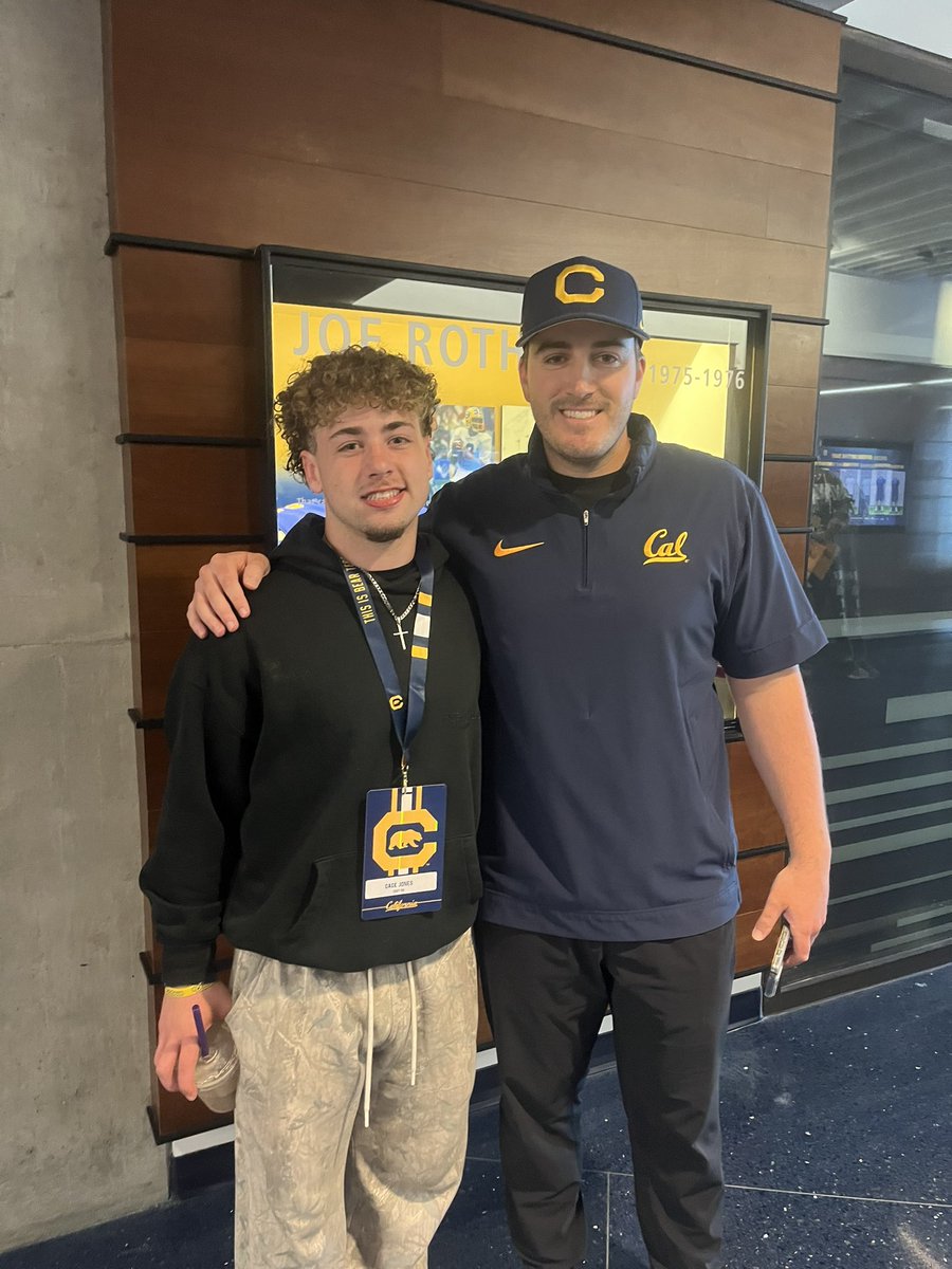 Gage_Jones3's tweet photo. Thank you @CalFootball, @MWCherrington, @BenjiPalu_Cal for having me today! Had some great conversations with @KbTheStable. Very thankful for the opportunity. #gobears #Time2work https://t.co/OBGMoiqNyR