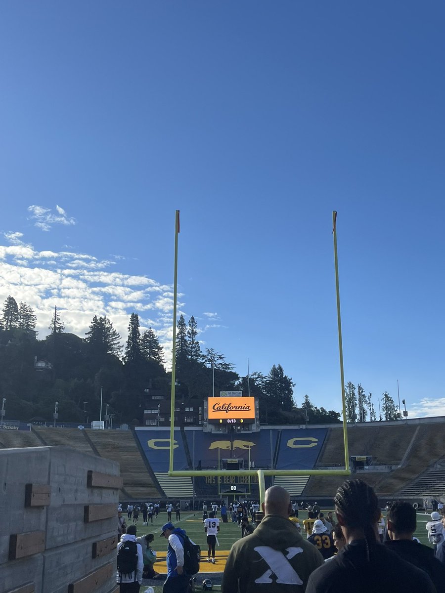 Gage_Jones3's tweet photo. Thank you @CalFootball, @MWCherrington, @BenjiPalu_Cal for having me today! Had some great conversations with @KbTheStable. Very thankful for the opportunity. #gobears #Time2work https://t.co/OBGMoiqNyR