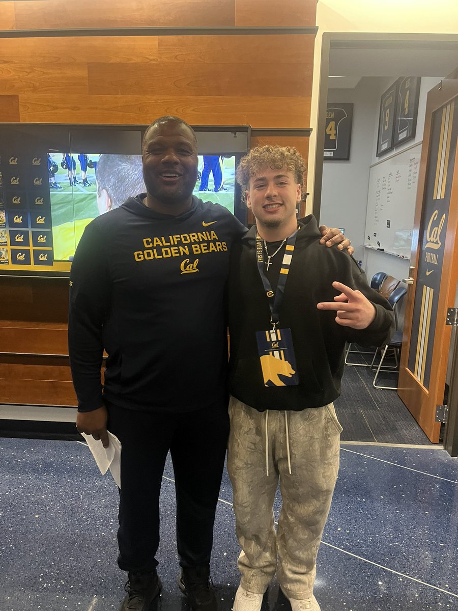Gage_Jones3's tweet photo. Thank you @CalFootball, @MWCherrington, @BenjiPalu_Cal for having me today! Had some great conversations with @KbTheStable. Very thankful for the opportunity. #gobears #Time2work https://t.co/OBGMoiqNyR