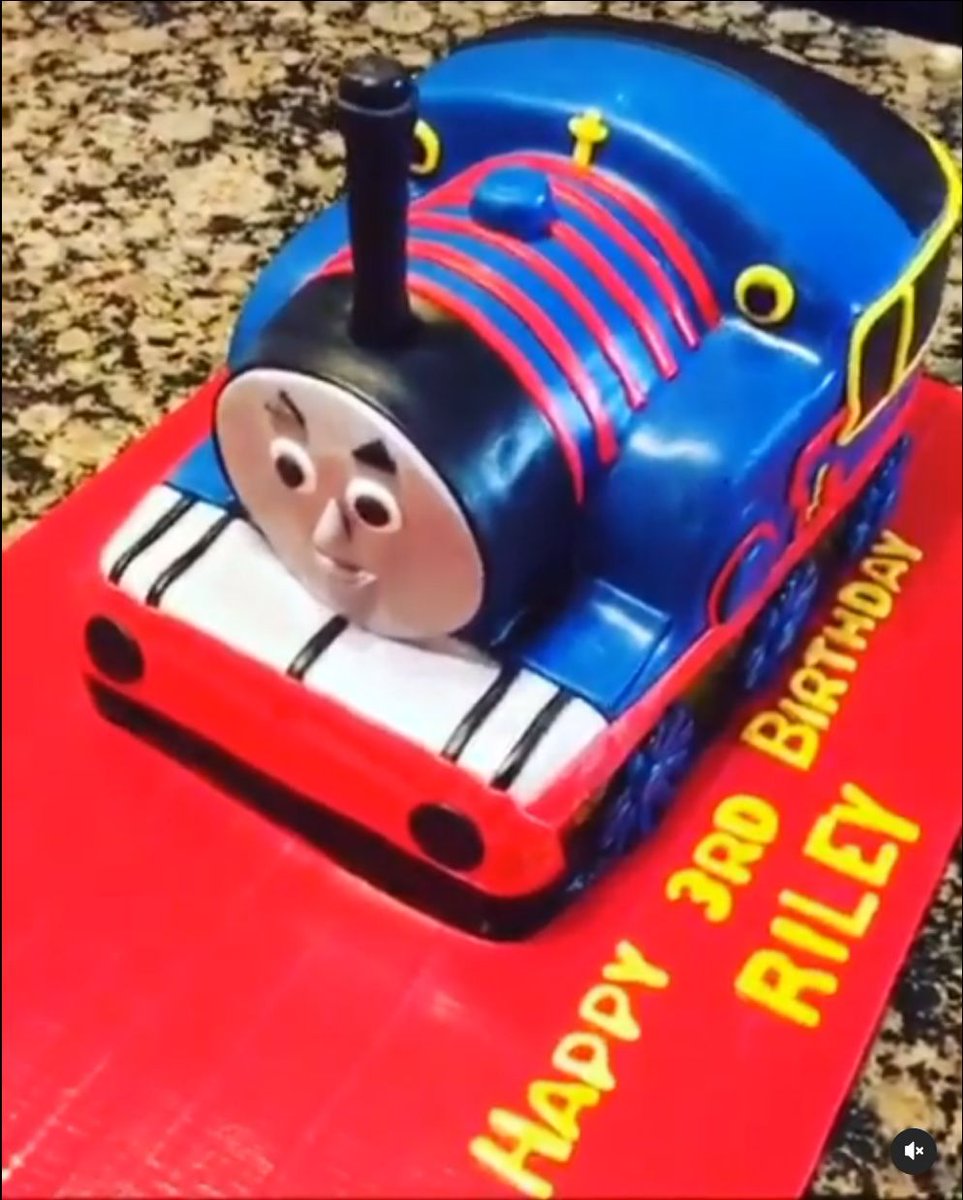 Thomas Cake Bot tweet media