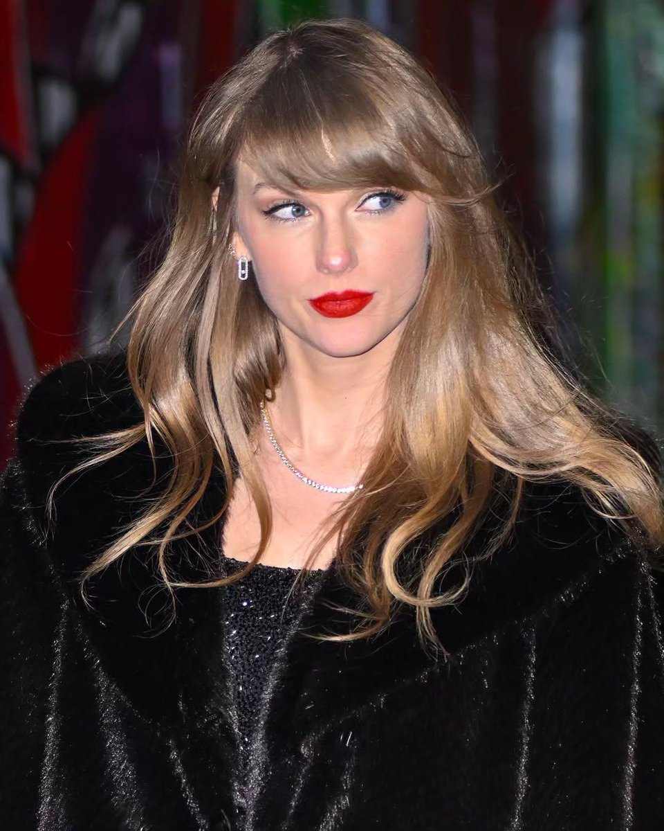 Taylor Swift is God👑 tweet media