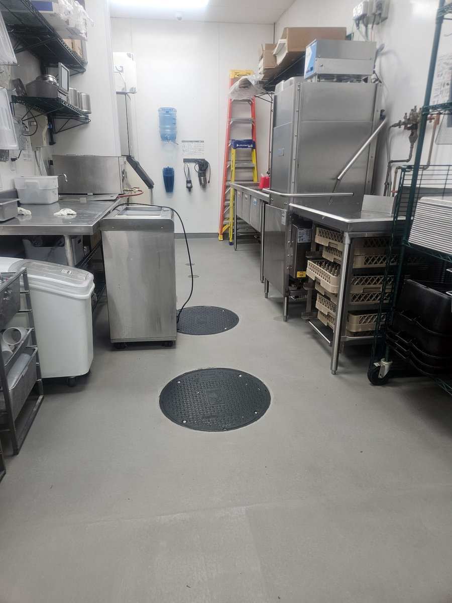dareyescleaning's tweet image. Grease, dirt, and buildup? We handle it all! 💪🧽
 Dareyes Cleaning LLC specializes in restaurant and kitchen deep cleaning to keep your business running smoothly.
📞 401-479-8957
💬 Contact us for a FREE estimate today!
#KitchenDeepCleaning #RestaurantServices #CleanKitchen