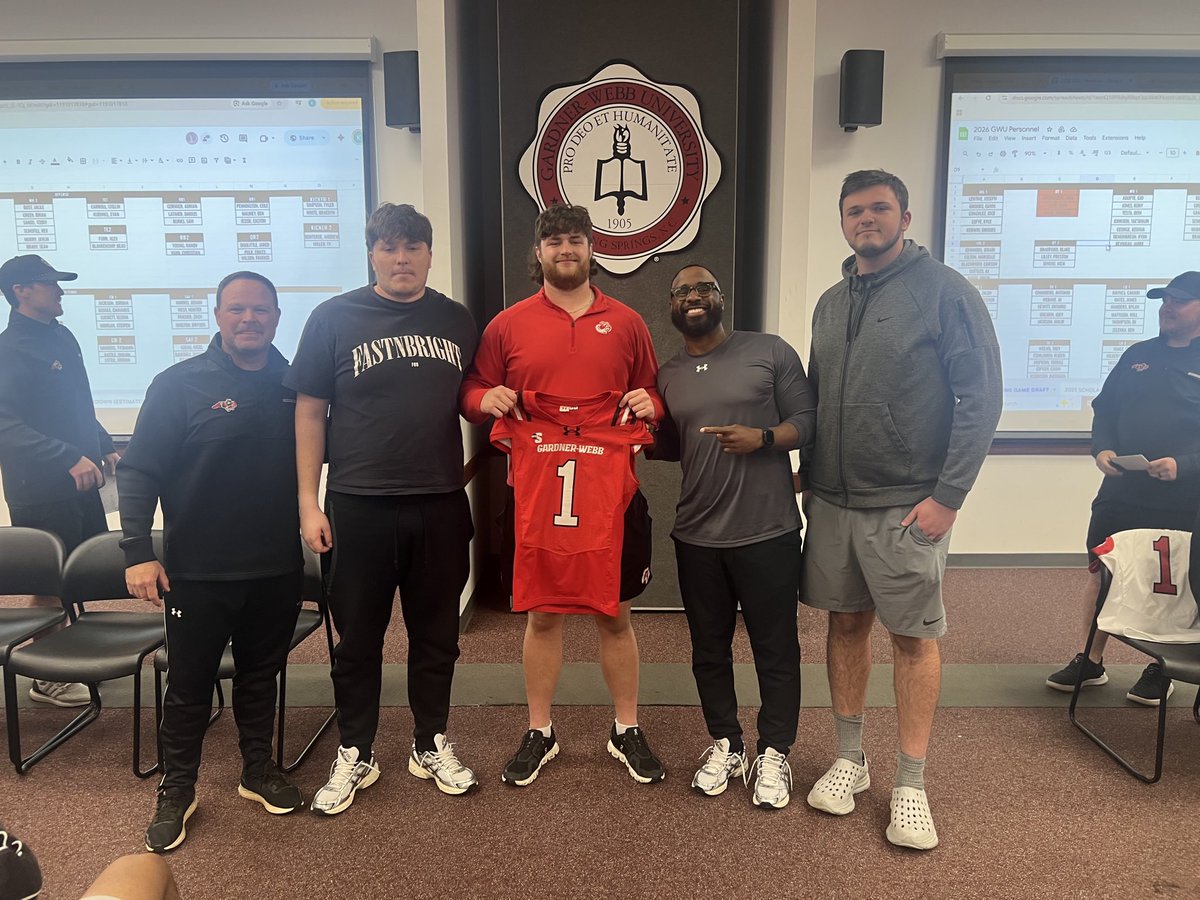 GWUFootball's tweet image. Today was Draft Day for the 2026 Gardner-Webb Spring Game.

🔴 Squad selected the Offensive Tackles 1st Group with their First Pick.
⚪️ Squad selected the Defensive Ends 2nd Group with their First Pick.

May the best team W.I.N ! 
#FAMILLY #SkoDawgs