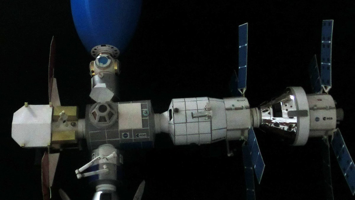 Mausonaut's tweet image. Congrats to this great performance of your European Service Module ESM during the #ArtemisII mission! Thank you so much! 
Small correction: this is the 11th ESM already! During the inspirational #MoonDot #STEMEd program we had 9 ESMs already flying since 2015! 🐭🚀🌒