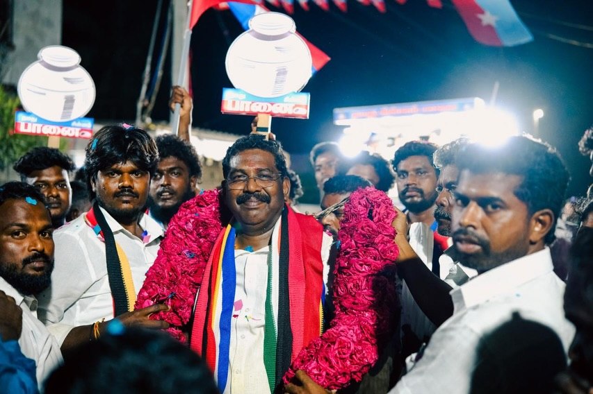 vckyouthwing's tweet photo. செய்யூர் திருப்பரங்குன்றத்தில் மக்களின் பேரன்பு வெள்ளத்தில் நமது கட்சி வெற்றி வேட்பாளர் சிந்தனை செல்வன்.
(@sinthanaivck)
வாக்களிப்பீர்!
#நமது_சின்னம்_பானை
#VOTEFORVCK #VCKYOUTHWING
#செய்யூரில்_சிந்தனை_செல்வன்
#sinthanai4cheyyur
#வெல்லும்பானை
#cheyyur
#election2026 https://t.co/OmoWpO6JGk