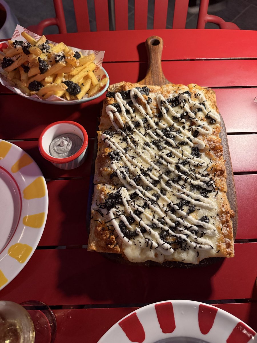 samradhingr's tweet photo. Had best pizza at Allora 😋 https://t.co/48cIDlpPNm