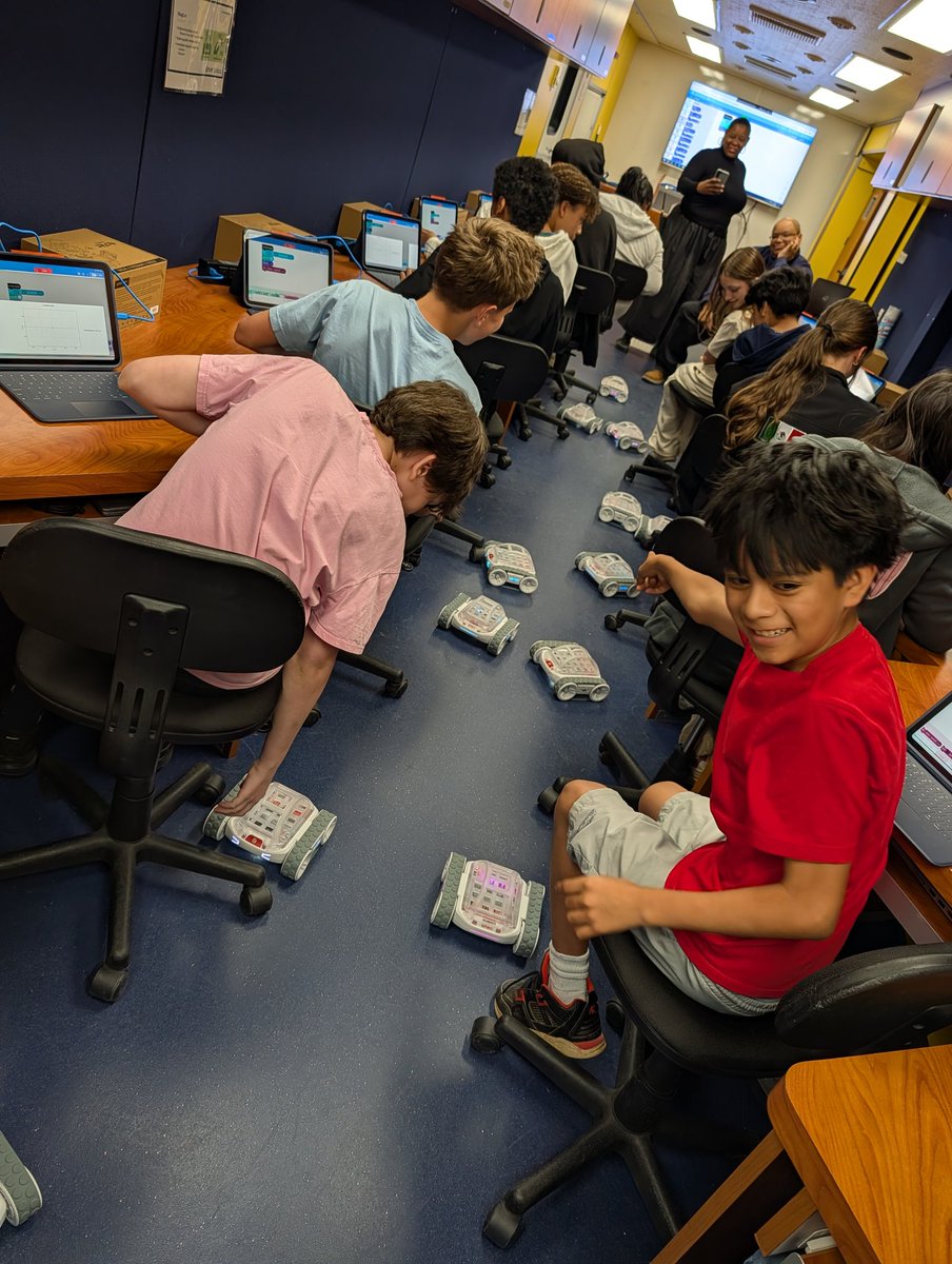 kristiemabry's tweet image. Huge shout out to @NCATExtension for bringing  the Innovation Station STEM bus to @ALSBulldogs today. We learned how to code @Sphero rovers and had so much fun. ⭐#scienceisfun