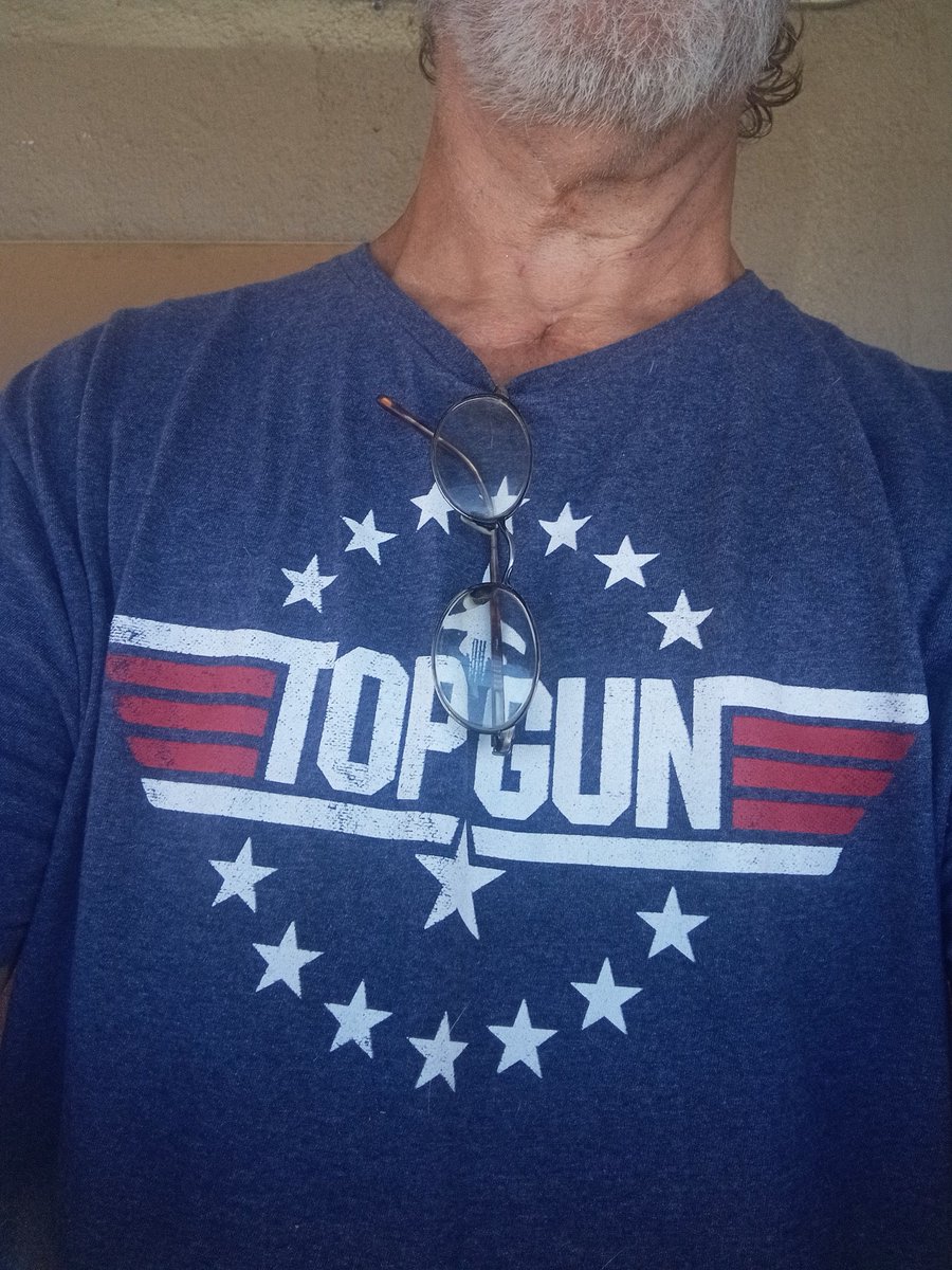 PontiacMoCo's tweet photo. Porch selfie. https://t.co/1tMk7XcZGY