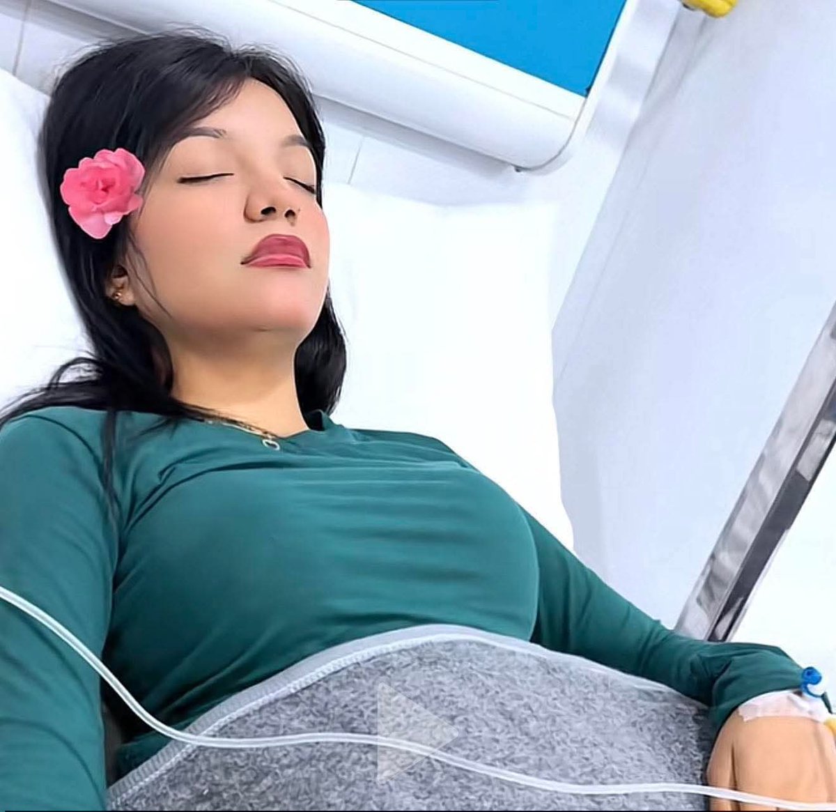 🦋UNZILA H么REEM 🦋 tweet media