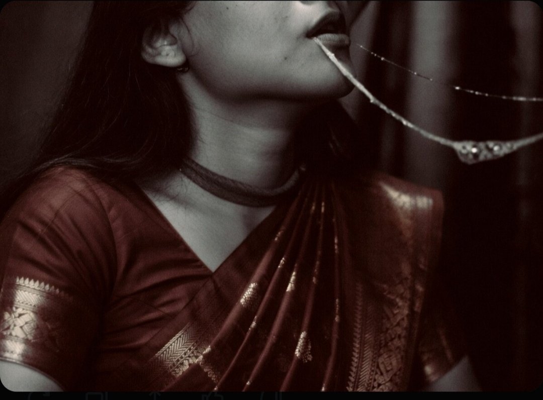 Ye dekh lulli🧡, mere muh se uss asli mard ka garam cum kese tapak raha hai. Maine uska lund gale tak liya aur uska maal piya. Tu corner mein baith kr bss lulli hila skta h, kitna namard hai tu.Tera lund khada bhi nahi hota na? Tu sirf naam ka pati hai, asli mard toh woh hai 💚.