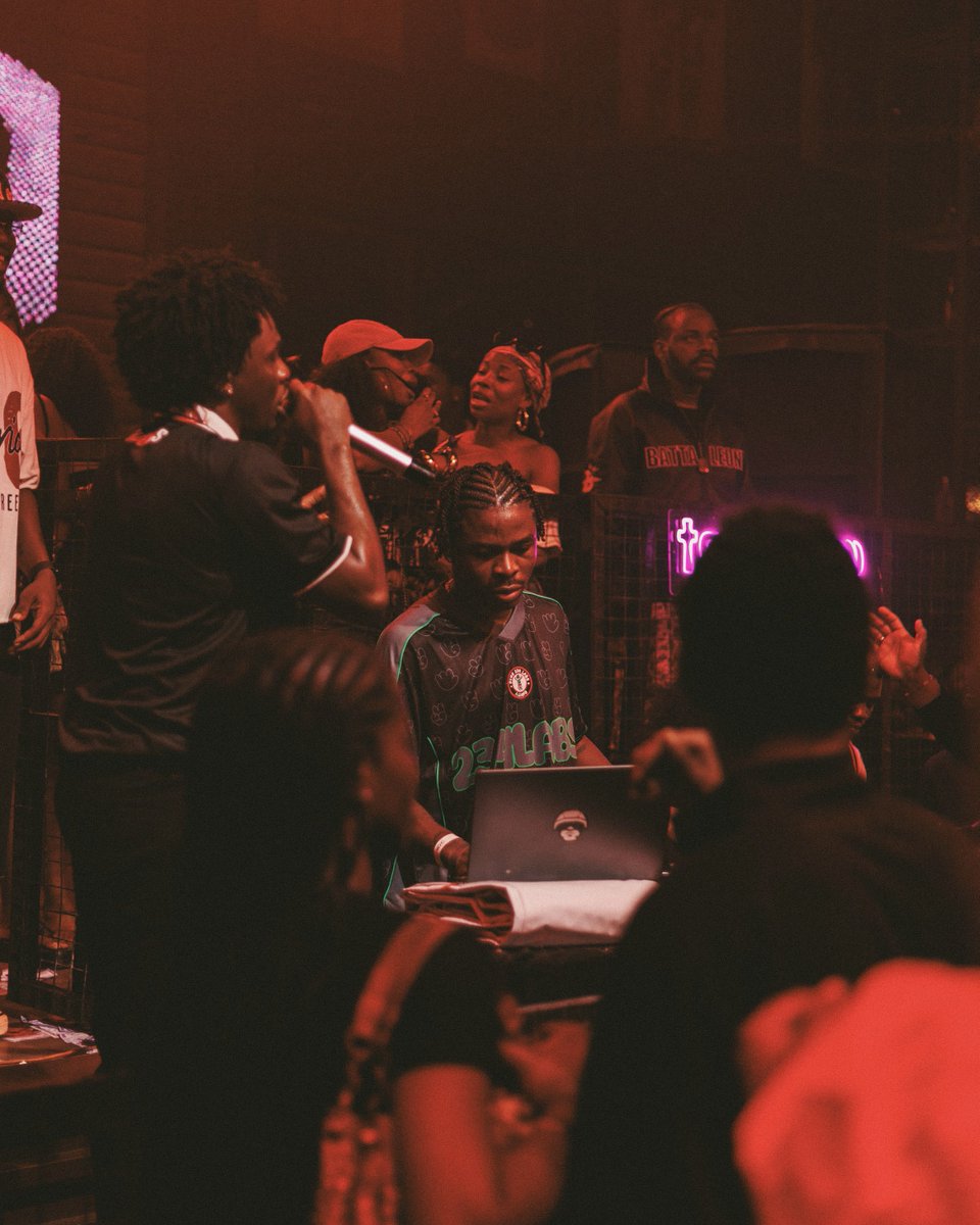 🪖ıllǝʌʎɐɹɔ tweet media