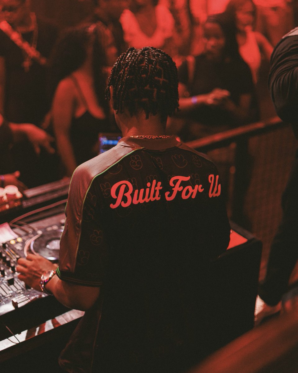 🪖ıllǝʌʎɐɹɔ tweet media