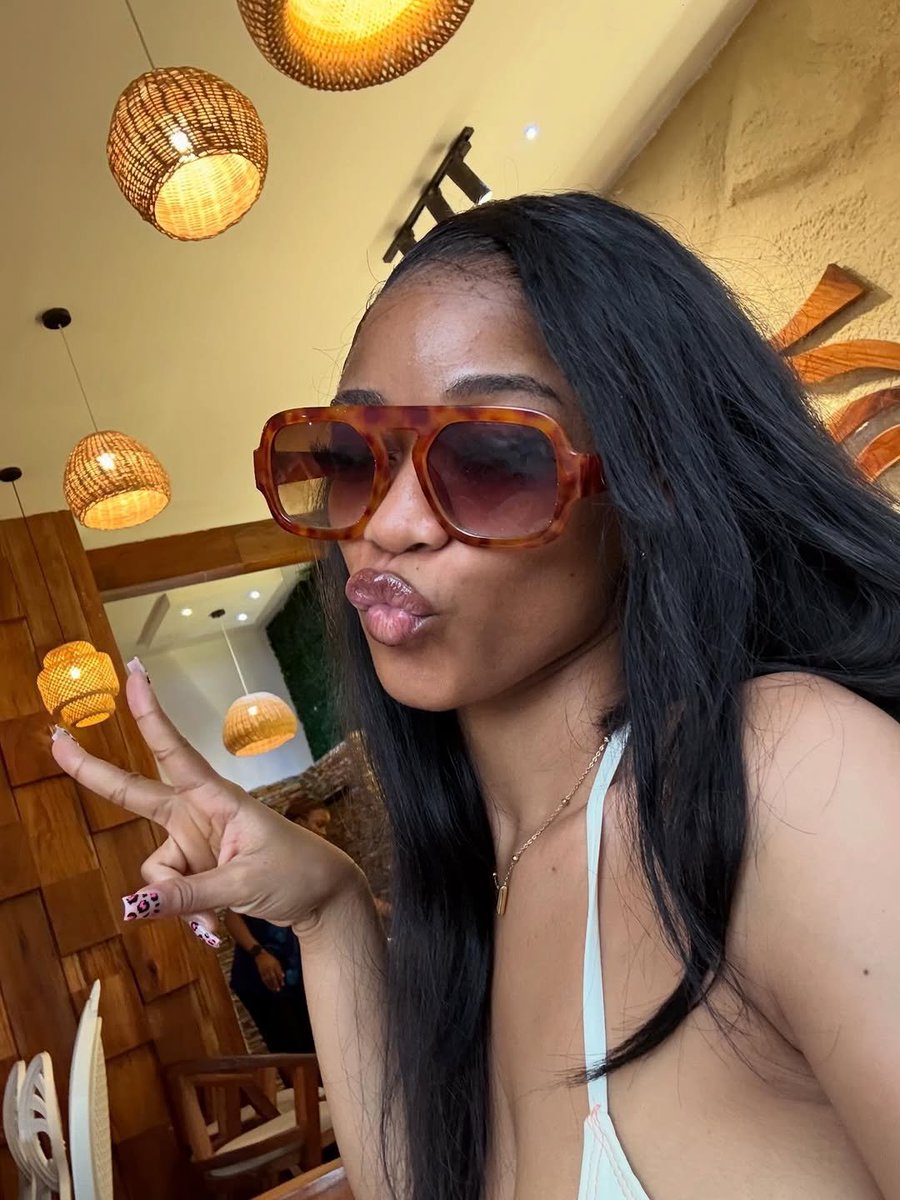 GirlGazer tweet media