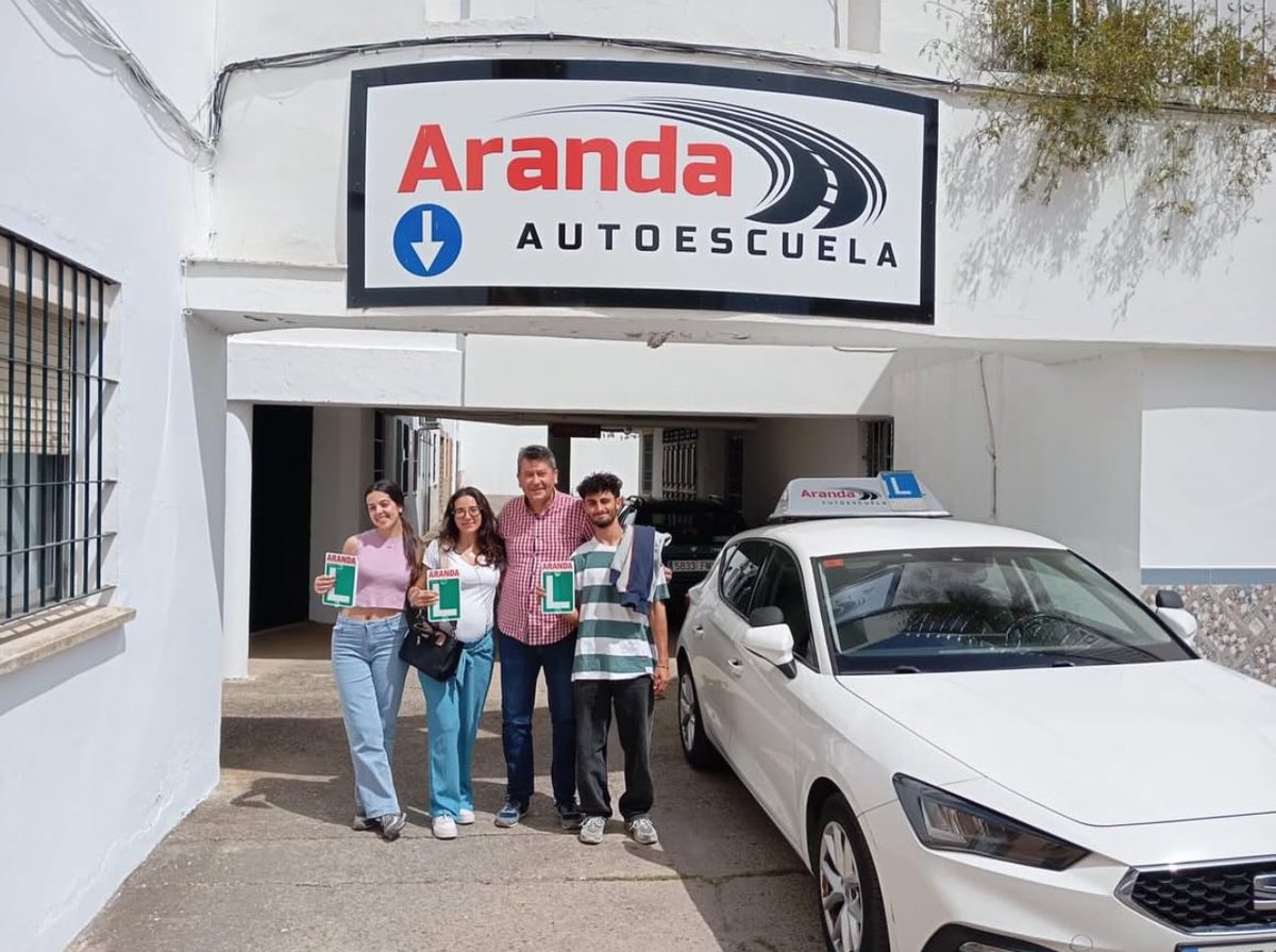 AutoescAranda's tweet photo. 🚗🎉 ¡Enhorabuena a nuestros tres alumnos por haber superado el examen práctico de conducir!

Todo el esfuerzo, la constancia y las ganas han dado su recompensa 💪👏
Ahora comienza una nueva etapa llena de libertad y responsabilidad al volante.

¡A disfrutar de la carretera! https://t.co/GBOySxSQNG