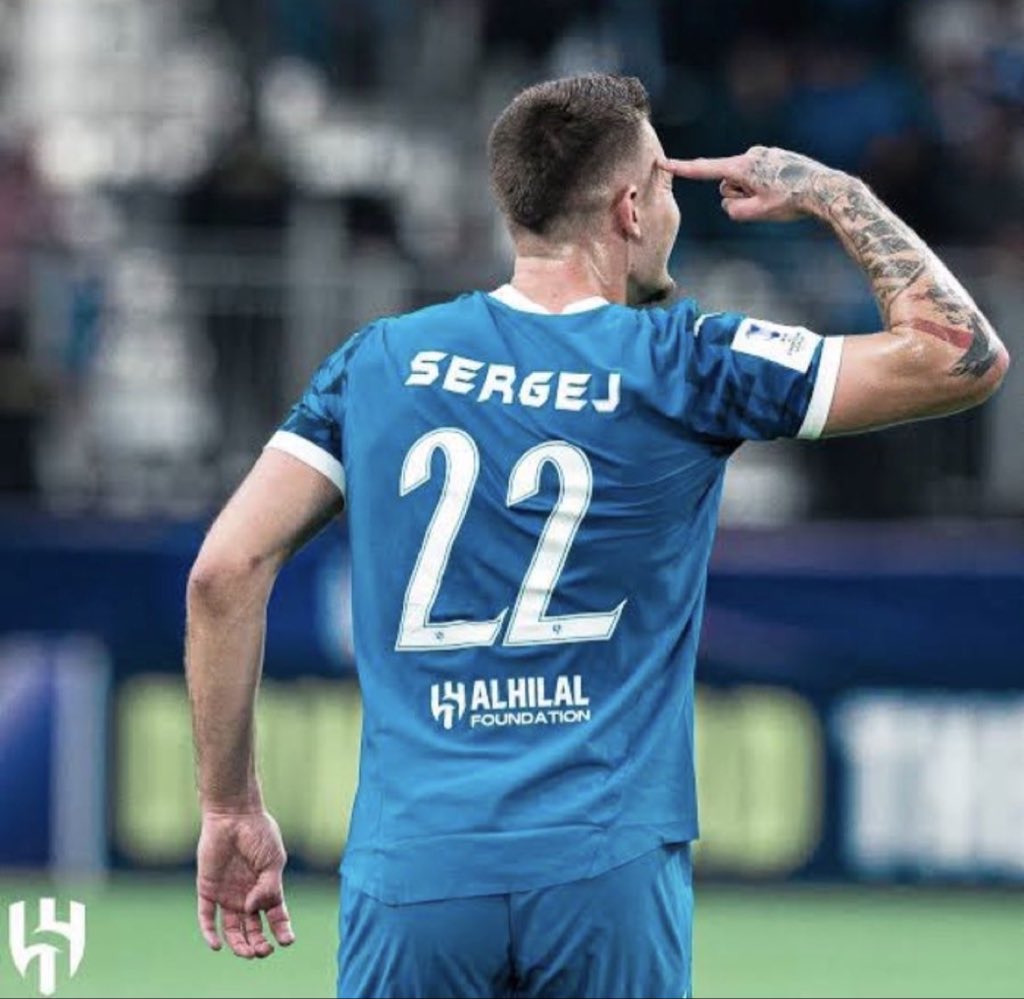 #الهلال_الخلود
#سيرجي_سافتش 
لاعب في فريق 
ولاكن 
لاعب عن فريق