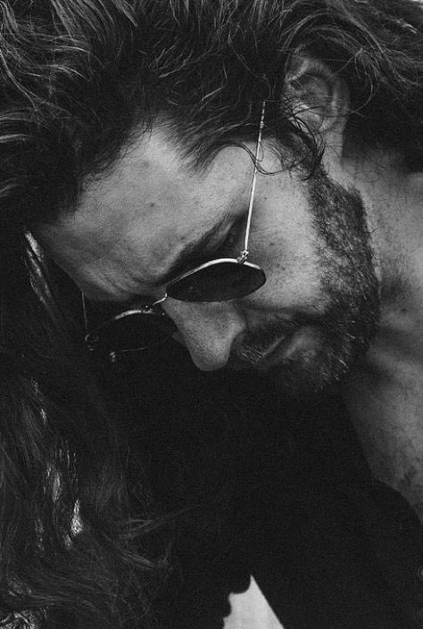 unrealhymnal's tweet photo. this photo lives rent free in my mind it just pops up while i’m trying to go about my day https://t.co/2b9qOxJEaI