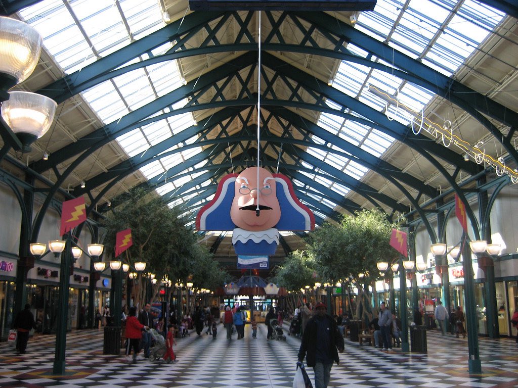 ACinPhilly's tweet image. Franklin Mills Mall, Philadelphia earlier today vs. Franklin Mills in the 1990s

#Philly #Philadelphia #deadmalls