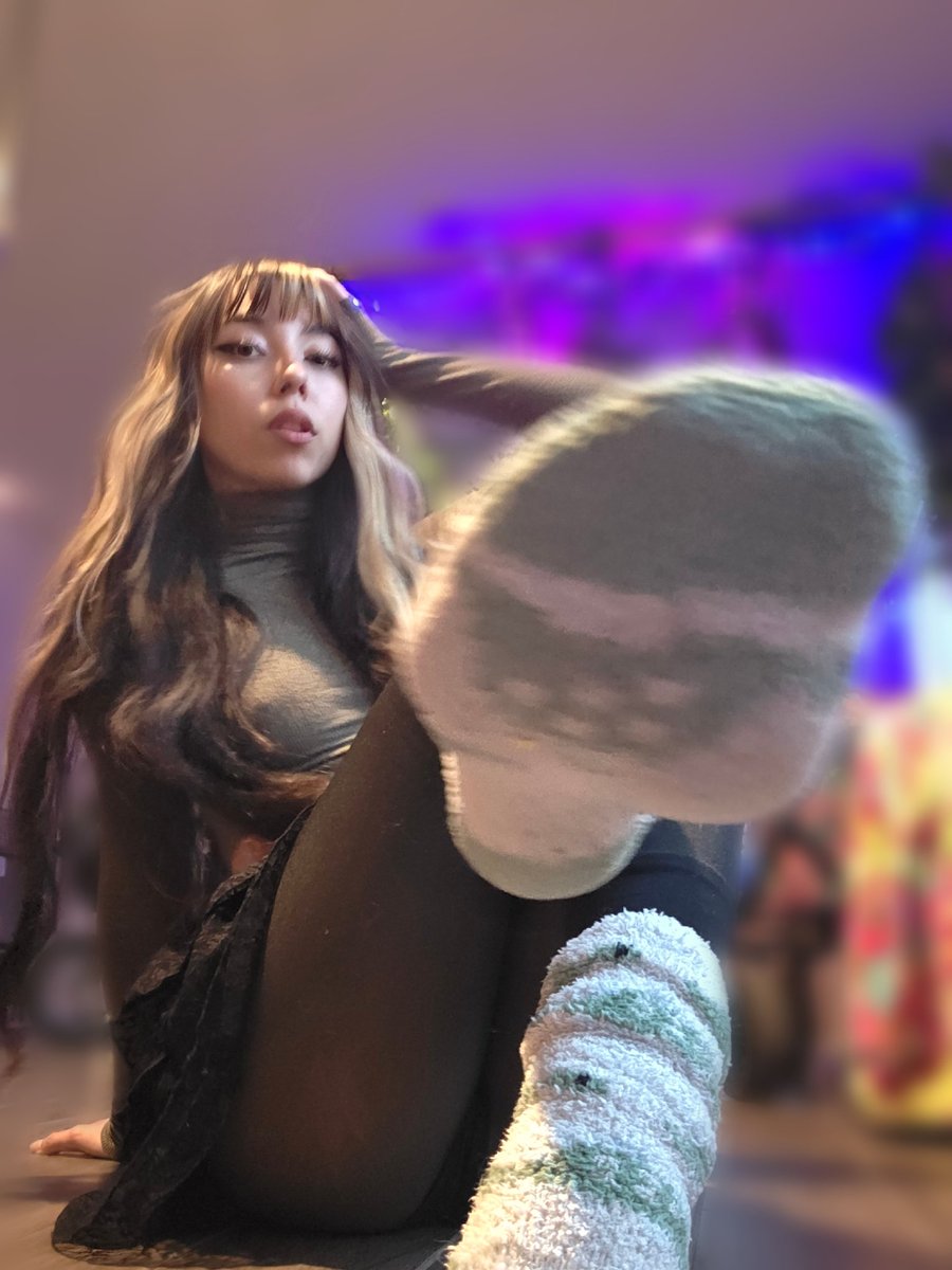 Violet Divine 👠 tweet media