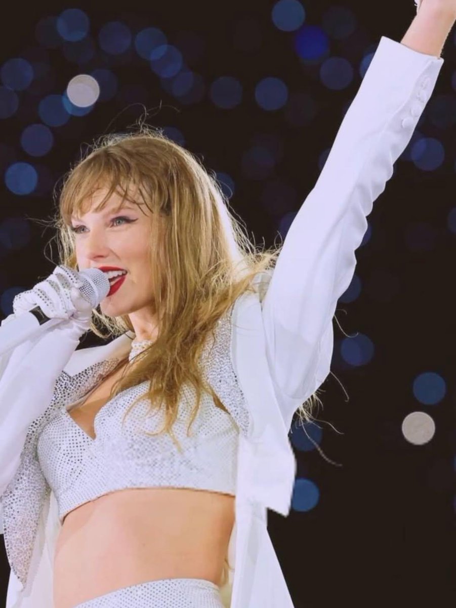 Taylor Swift is God👑 tweet media